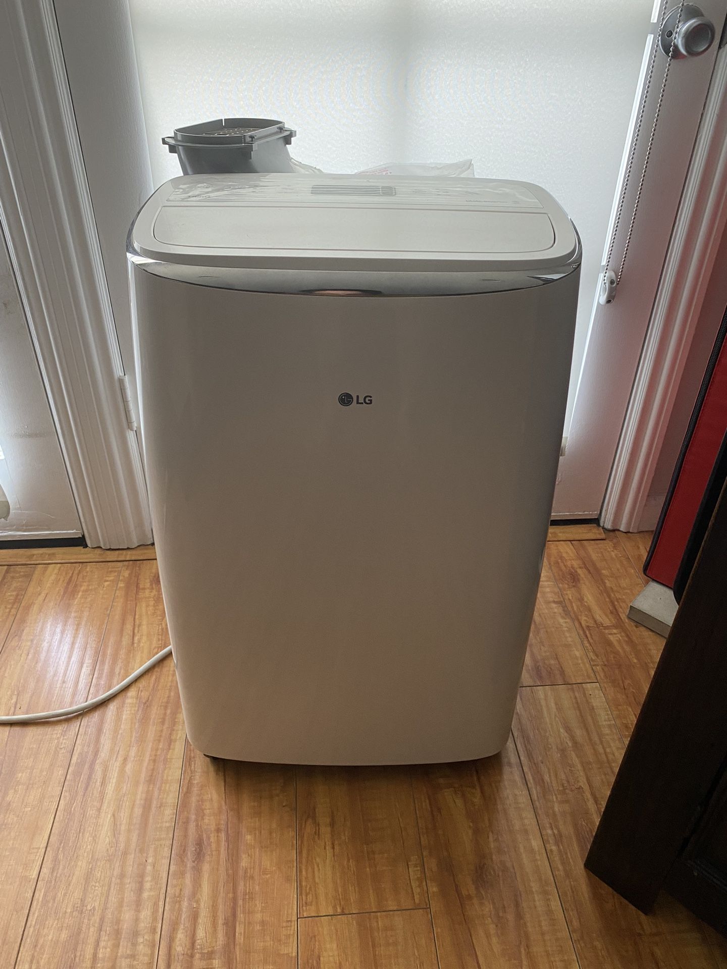 10,000 BTU/hr LG Portable Air conditioner