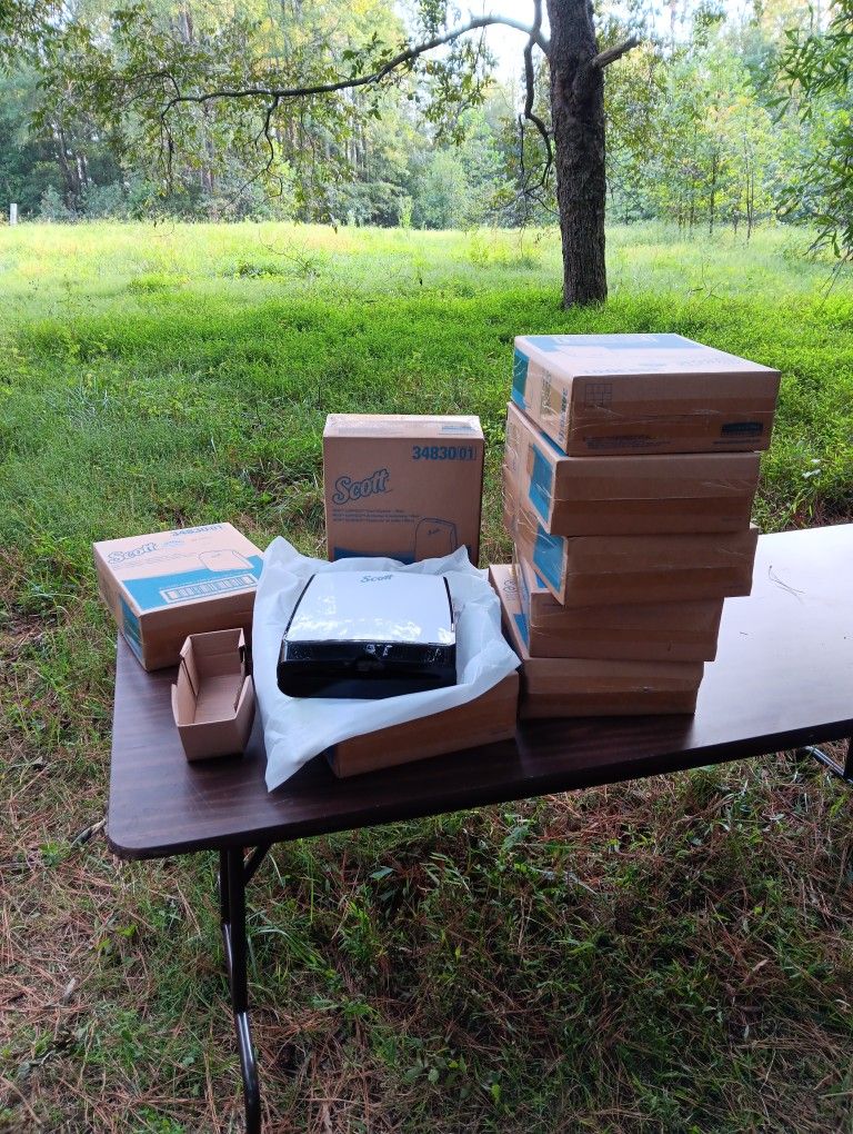 Scott Slimfold Paper Towel Dispenser