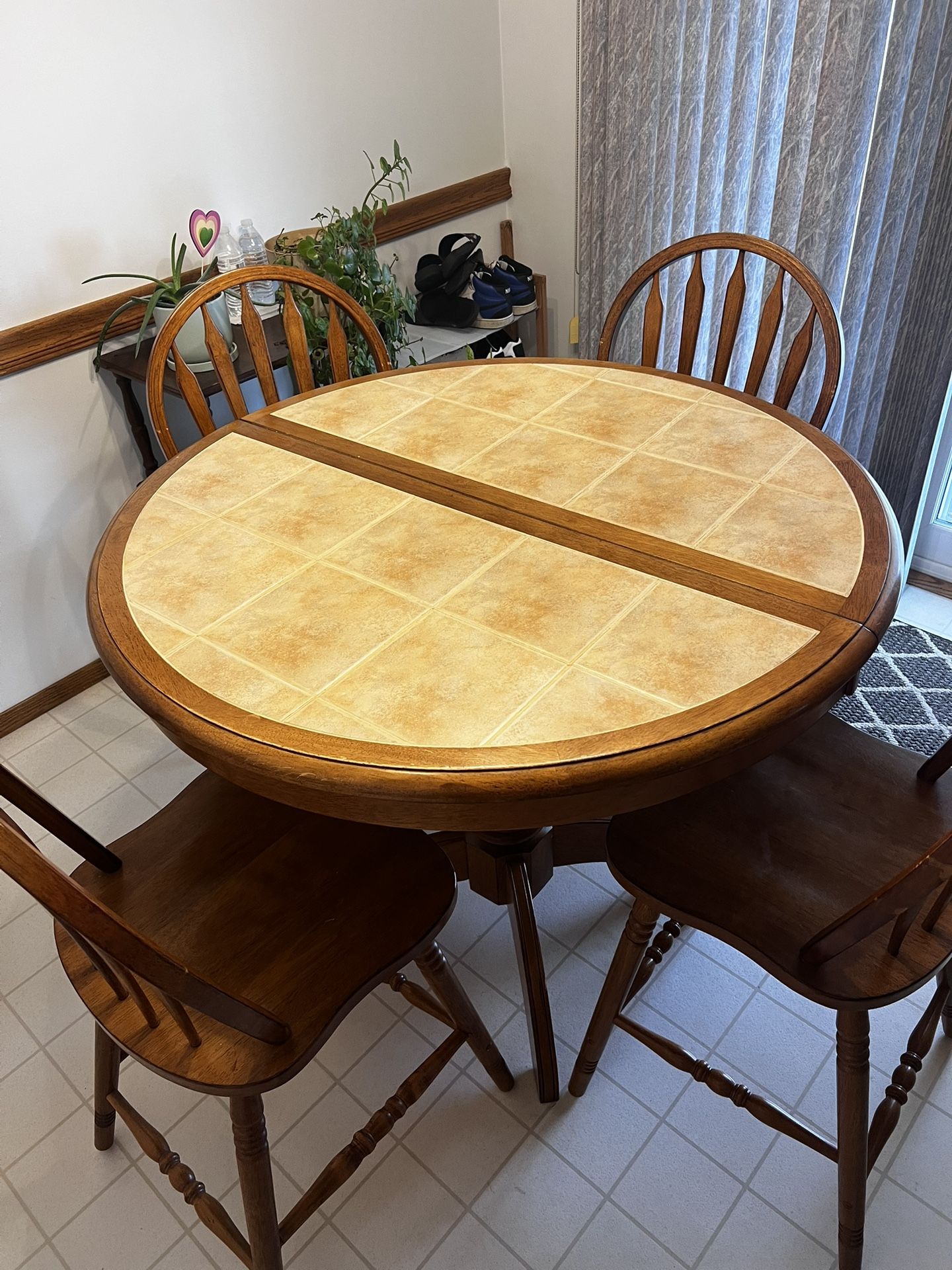 Kitchen Table With 4 Chairs