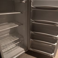 Stand Up Freezer 16 Cubic Feet