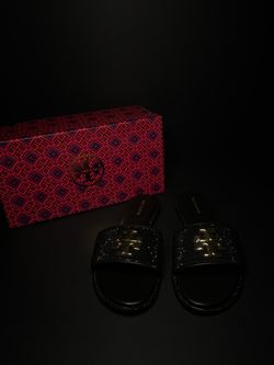 Tory sandles