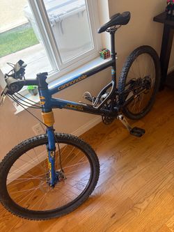 Cannondale Jekyll Mountain Bike