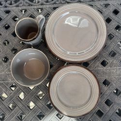 Plates / Bowls / Mugs Set - Food Network Brand