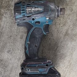 Makita 18V LXT Lithium-Ion Cordless Impact Driver/ 5.0AH Battery Included