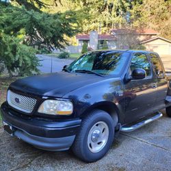 2001 Ford F-150 Sport- Triton V8 Engine