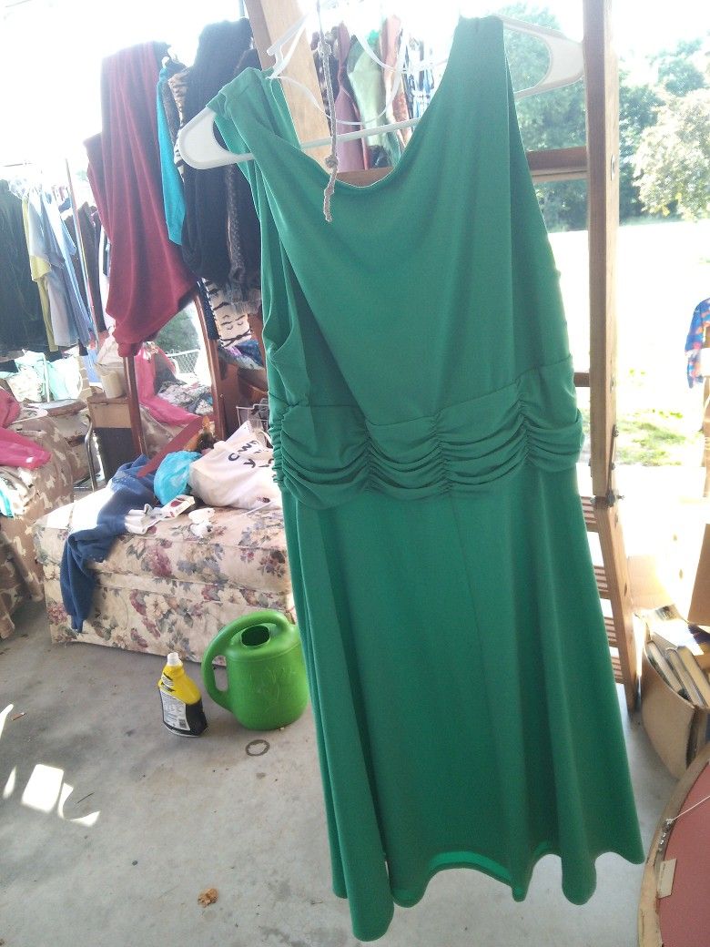 Lady In Spring Green Summer Dress