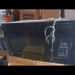 3 Black GE Appliances 