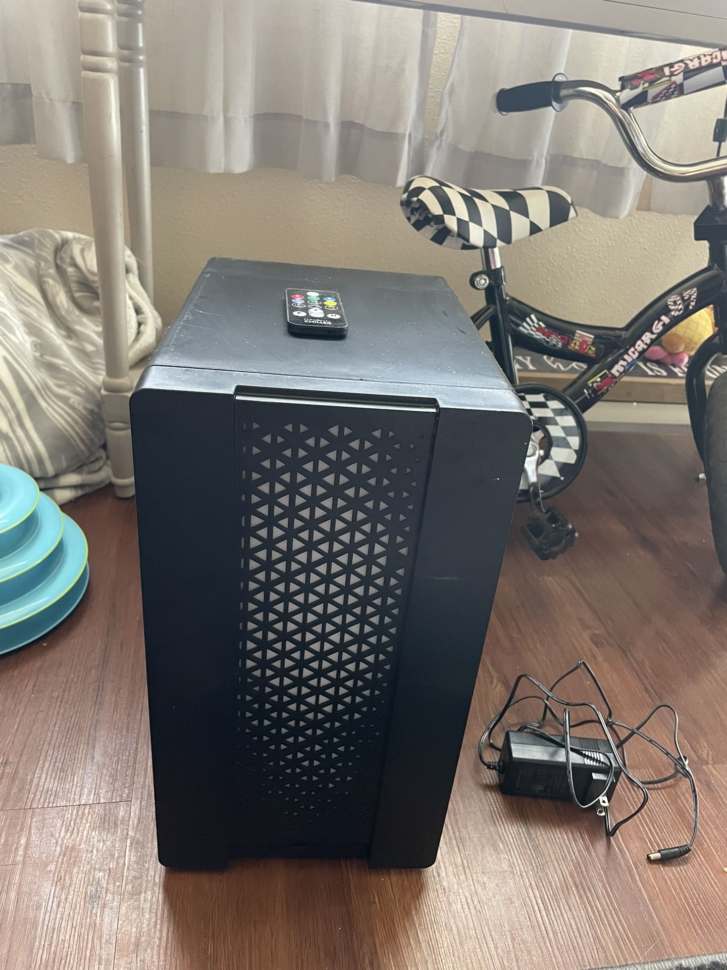 Mini Fridge With Remote lED