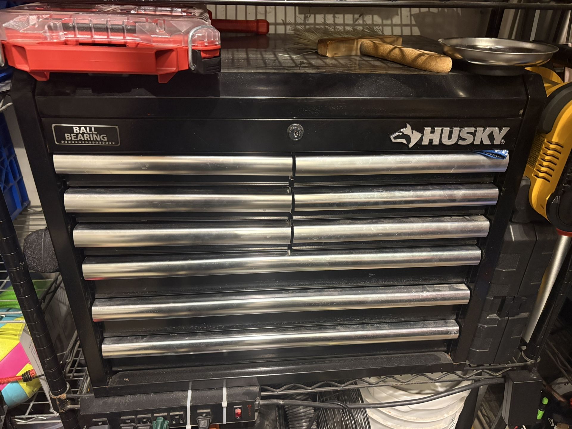 Huksy tool box