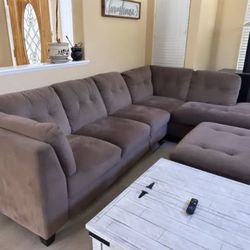 Pewter Tufted Sectional W Matching Ottoman 
