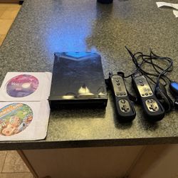 Black Nintendo Wii W/Games
