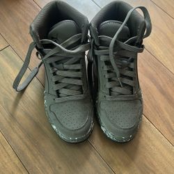 Youth grey Puma Sneakers