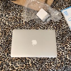 Macbook Air 2015 11 Inch (Price negotiable)