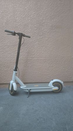 Segway Ninebot KickScooter Max G30LP - Electric Scooter - Lake Nona Area