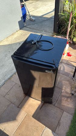 Magic chef mini fridge