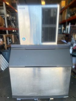 Hoshizaki KMD-850MAH 772 lb Crescent Cube Ice Machine with bin, 208-230V/1ph