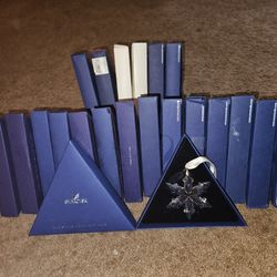 18 Piece Savorsky Crystal Snowflakes Collection 