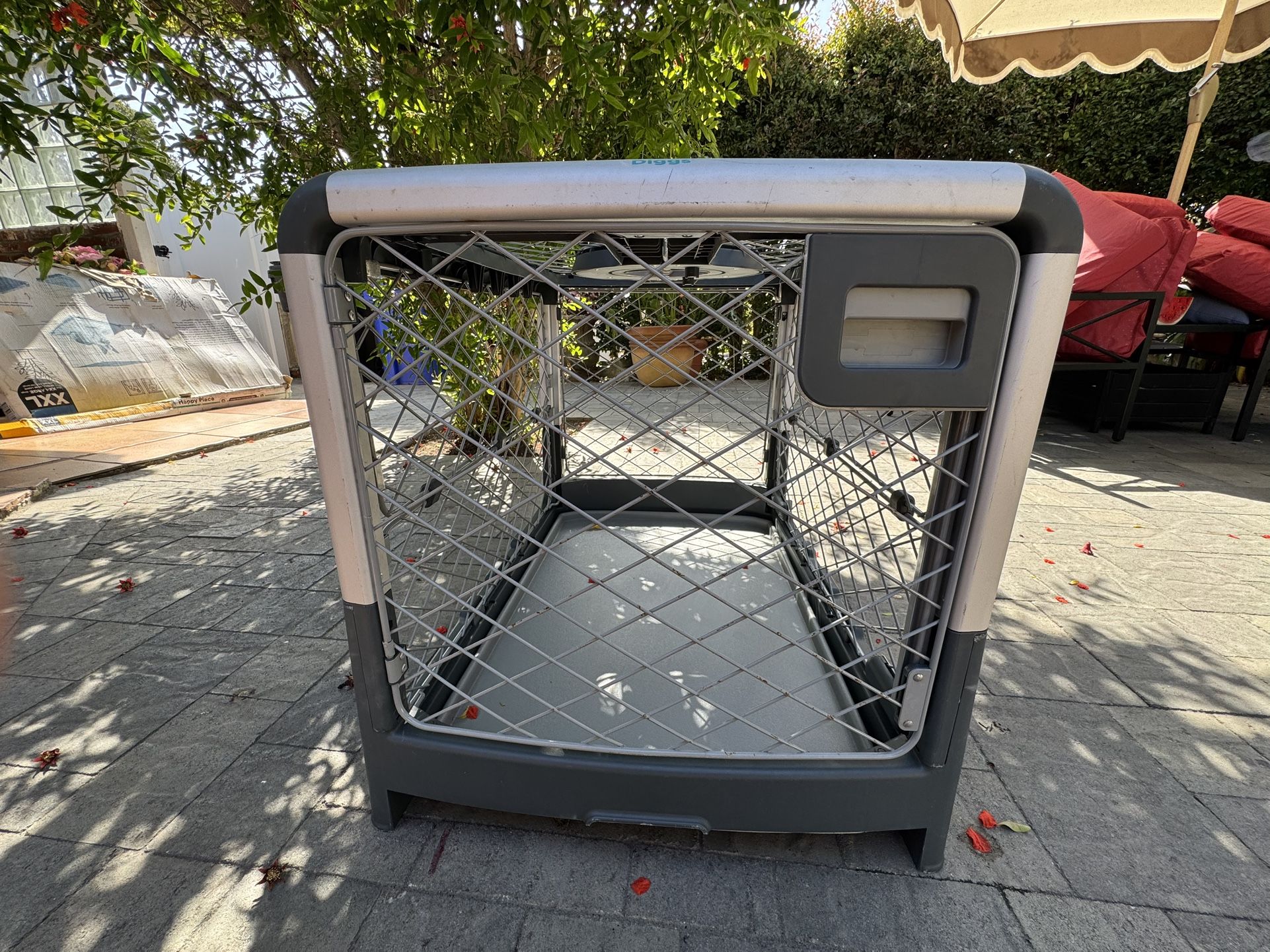 Diggs Medium Dog Crate