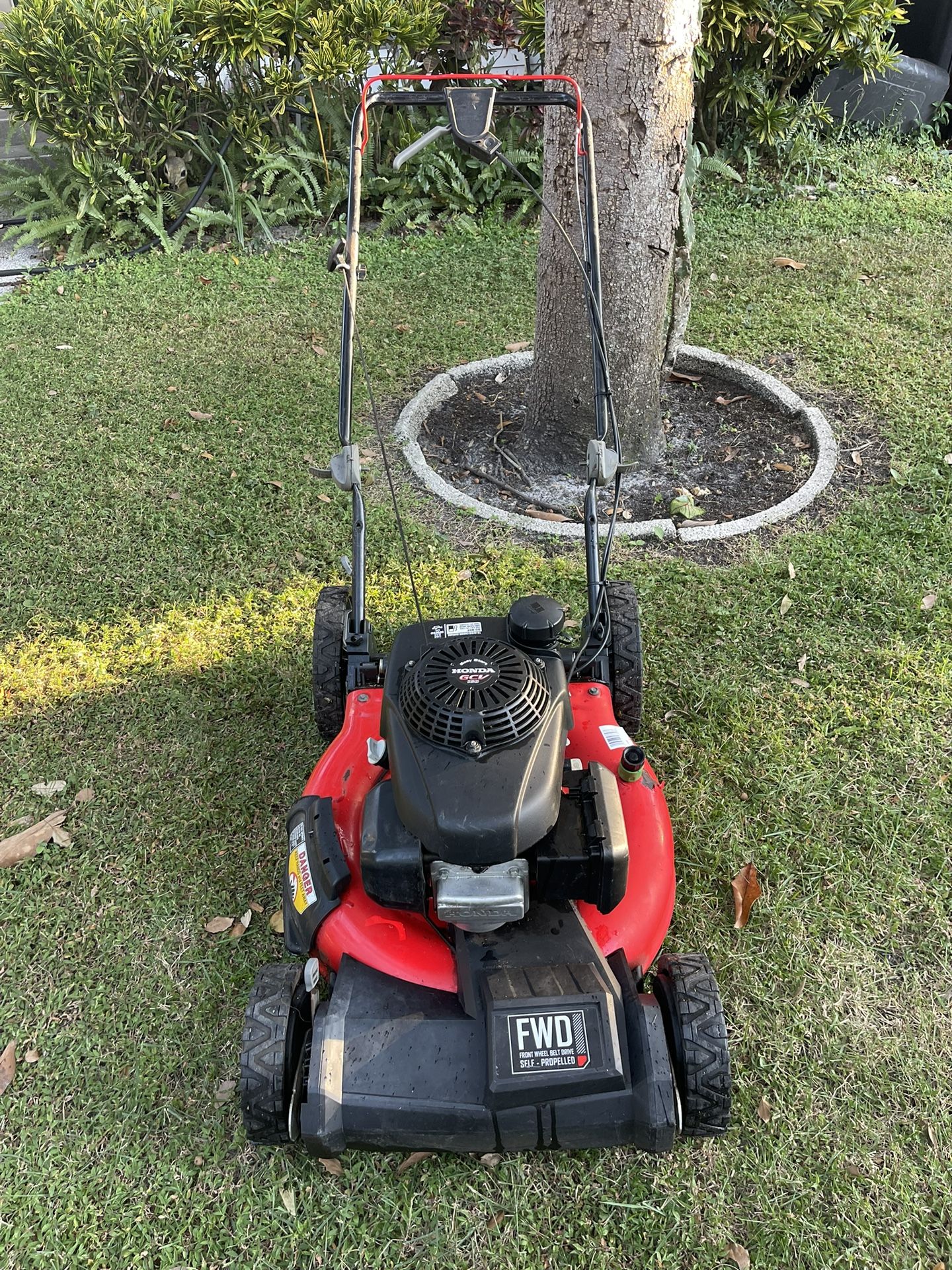 Self Propelled High Wheel Lawn Mower Troy-Bilt 21” Cut With A Honda Engine