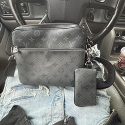 Louis Vuitton Trio Messenger