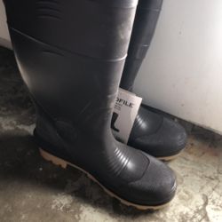 Brand new Profile Plain Toe Knee Boot  