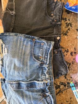 Gently worn Levi’s Women’s Shorts – Size 34