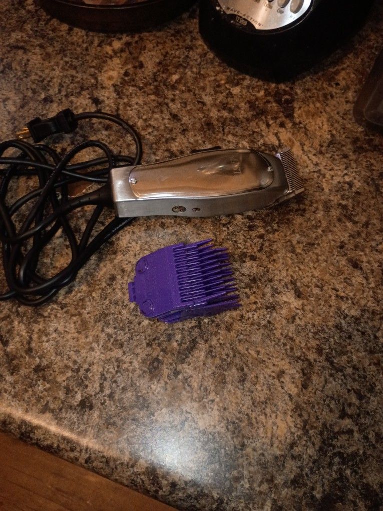 Andis Master W/ Magnetic Clipper Guards