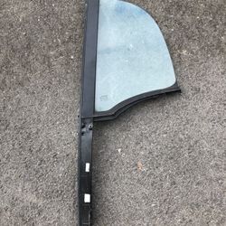. SMART CAR FORTWO DOOR QUARTER WINDOW GLASS.