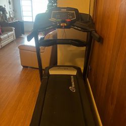 Nautilus T618 Treadmill – Excellent Condition, Barely Used!