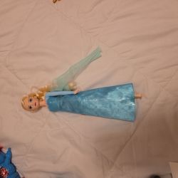 Elsa princess doll figurine