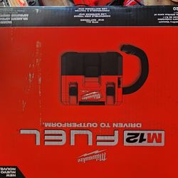 Milwaukee M12 Vacuum With Batteries