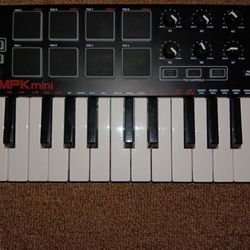 AKAI PROFESSIONAL MPK mini