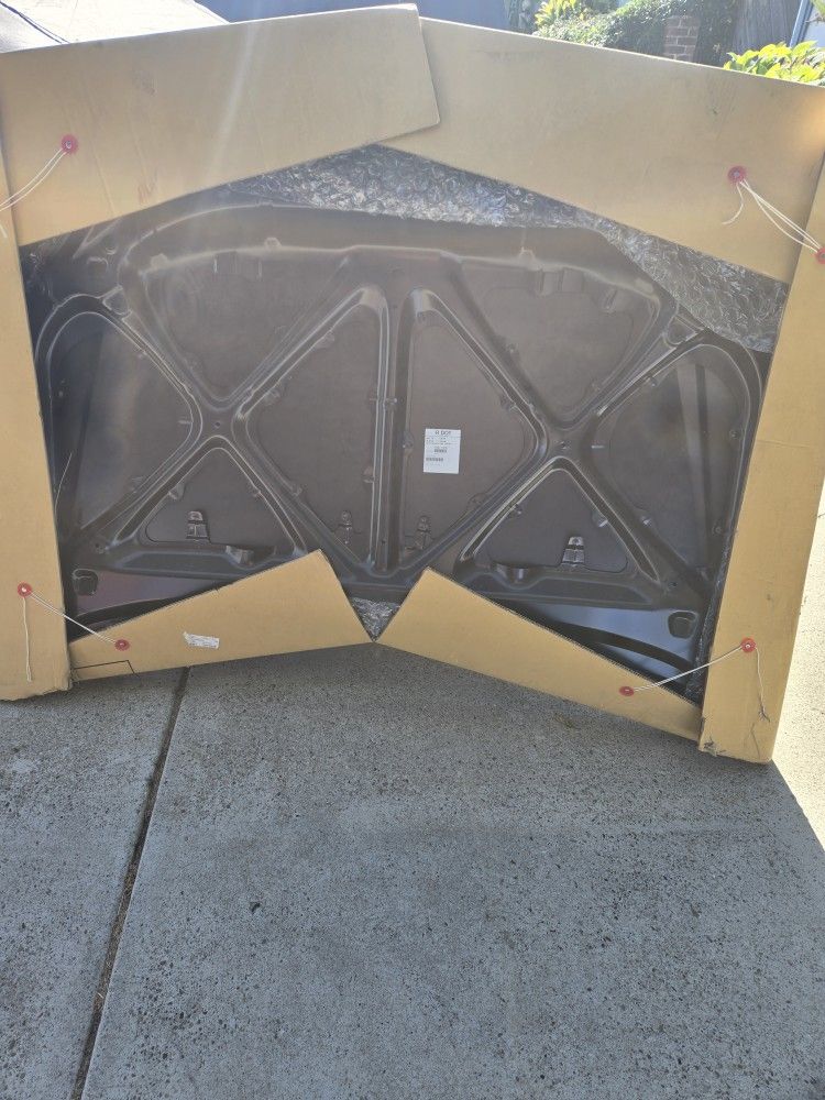 Toyota 2003 To 2008 Matrix New Hood In Box