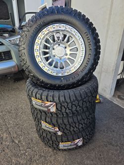 17" LOCK GRIT rims w/ 32" RT tires 265/70R17