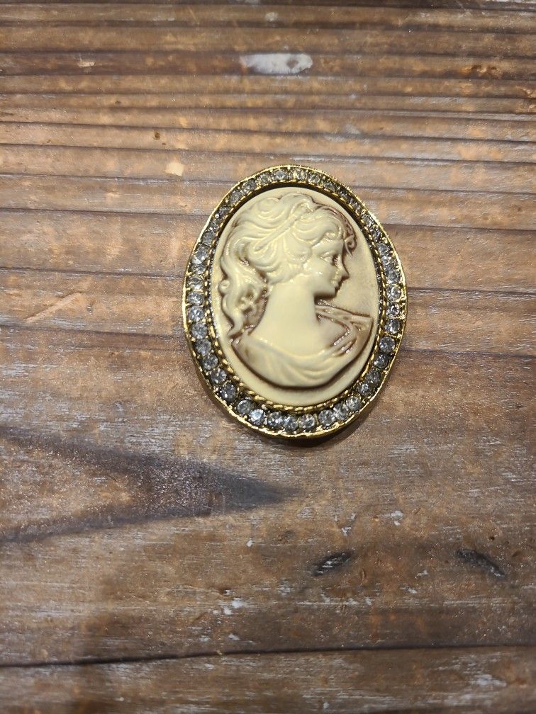 Cameo BROOCH
