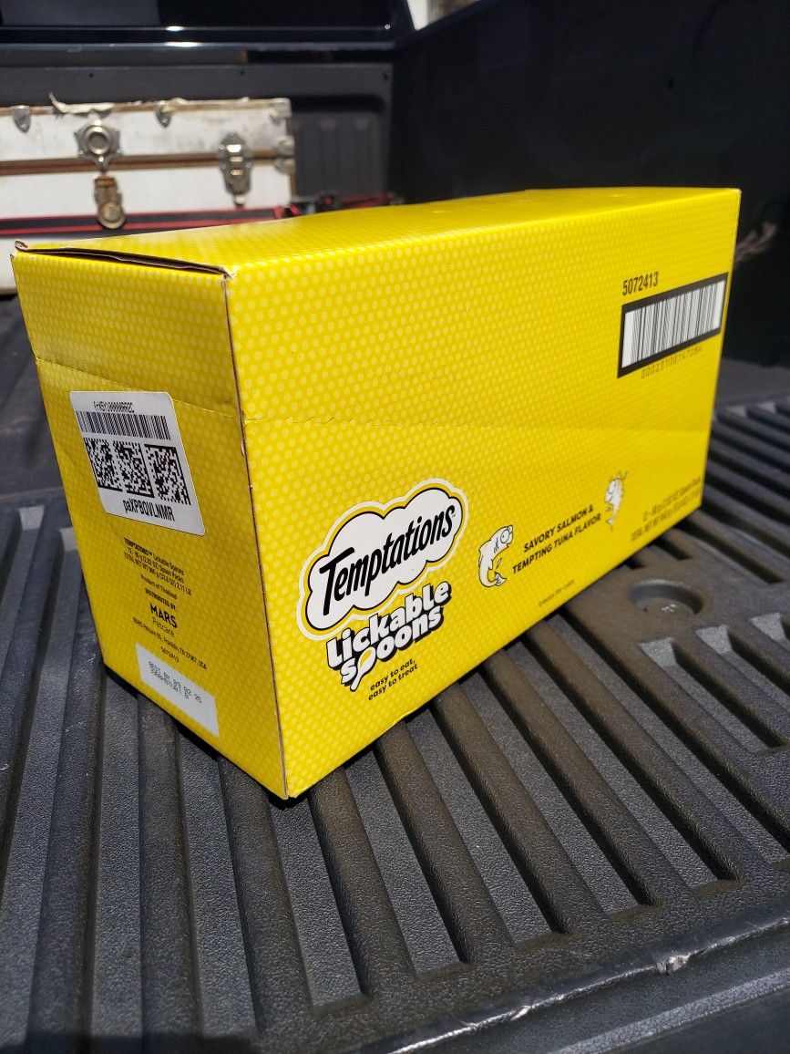 NEW UNOPENED Temptations Lickable Spoons 12 Pack (80 Grams) Only $40!!!