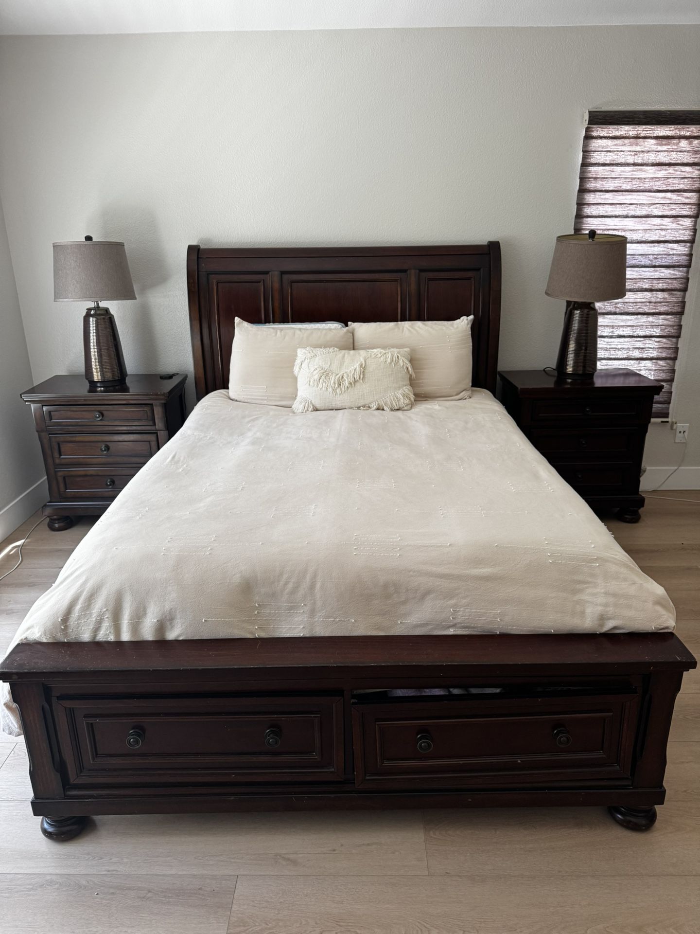 6 Piece Queen Bedroom Set - Must sell!