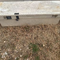 Truck Cross Over Tool Box