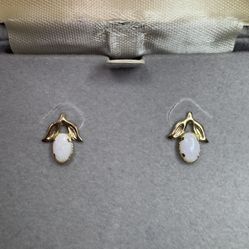 14K Solid Gold Vintage Opal Stud Earrings w/ Matching Butterfly Backs .5g