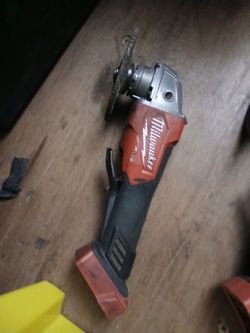 Milwaukee M18 FUEL 4-1/2" / 5" Angle Grinder with a Paddle Switch