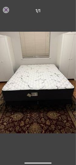 Queen size platform bed