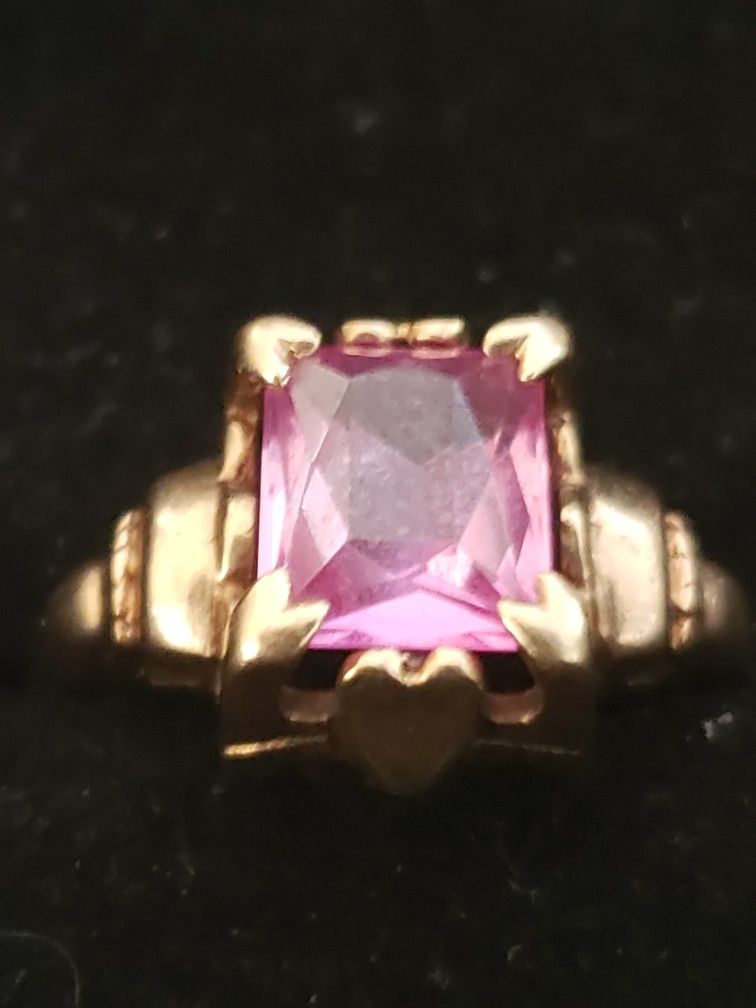 10Kt Gold Pink Sapphire Ring