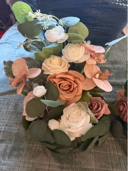 Artificial decorative flowers