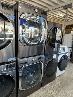 LG Mega Capacity Washer & Gas Dryer Set – Black Steel