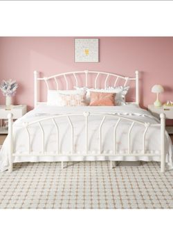 14 Inch King Size Metal Platform Bed Frame with Heart Shaped Headboard/Footboard