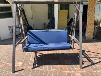Outdoor swing with cushions
