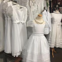Communion dresses. Different sizes and prices. Vestidos de comunion.