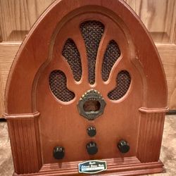 Vintage Randix Cathedral am/fm radio