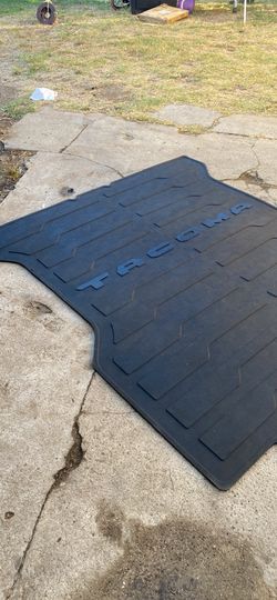 2026 Toyota Tacoma TRD Bed Mat , fit 2024,2025,2026 ,like new