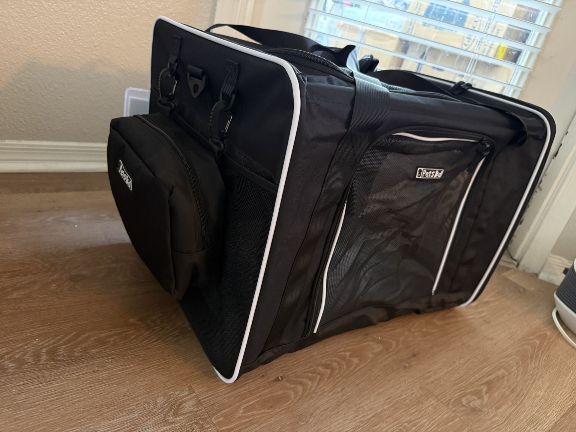 Brand New XL Pet Carrier with Litter Box 24x17x17 ๐พ